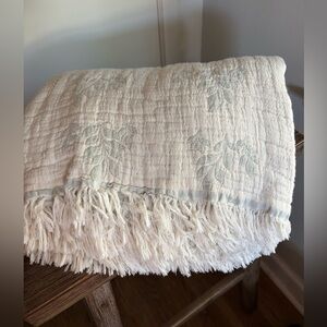 Piscatextil Throw Blanket - Floral Motif fringe oversized 70x50”